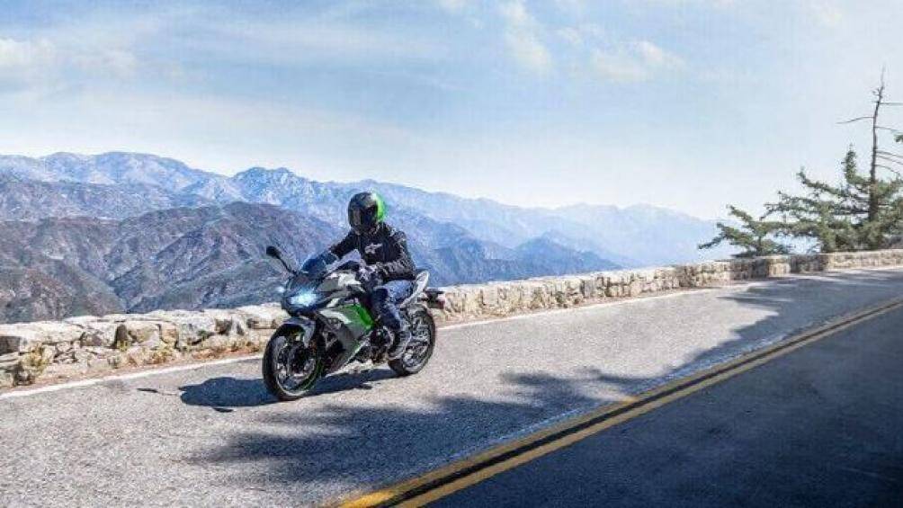 Thiết kế của Kawasaki Ninja 650 2021 không có nhiều thay đổi so với thế hệ trước