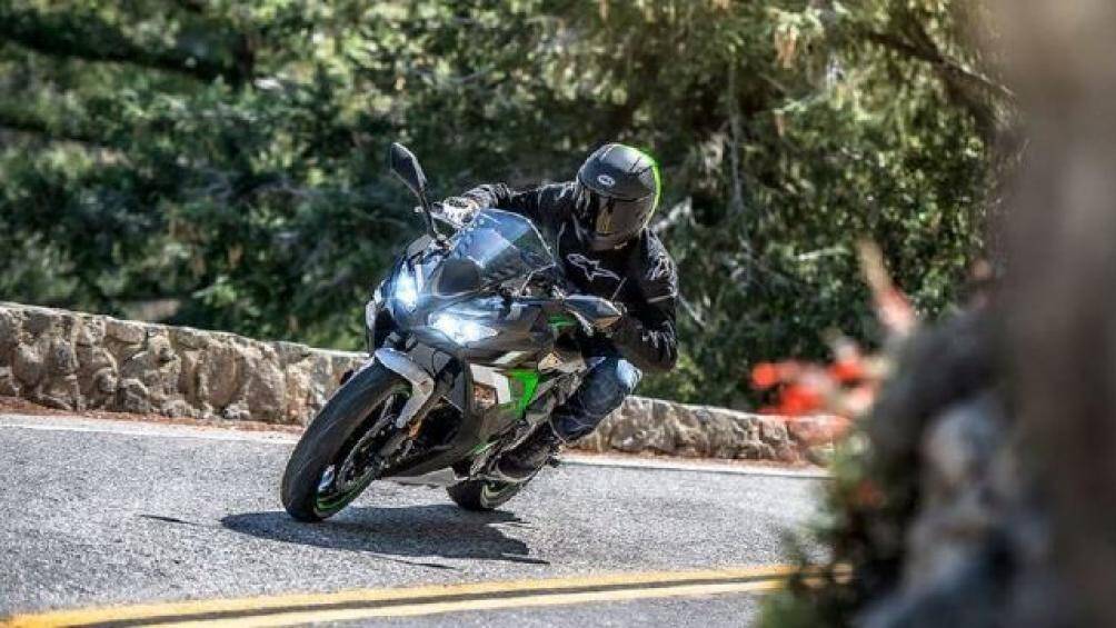 Điểm đáng lưu ý là toàn bộ hệ thống đèn pha và đèn nhận diện ban ngày của xe đã chuyển sang sử dụng công nghệ LED