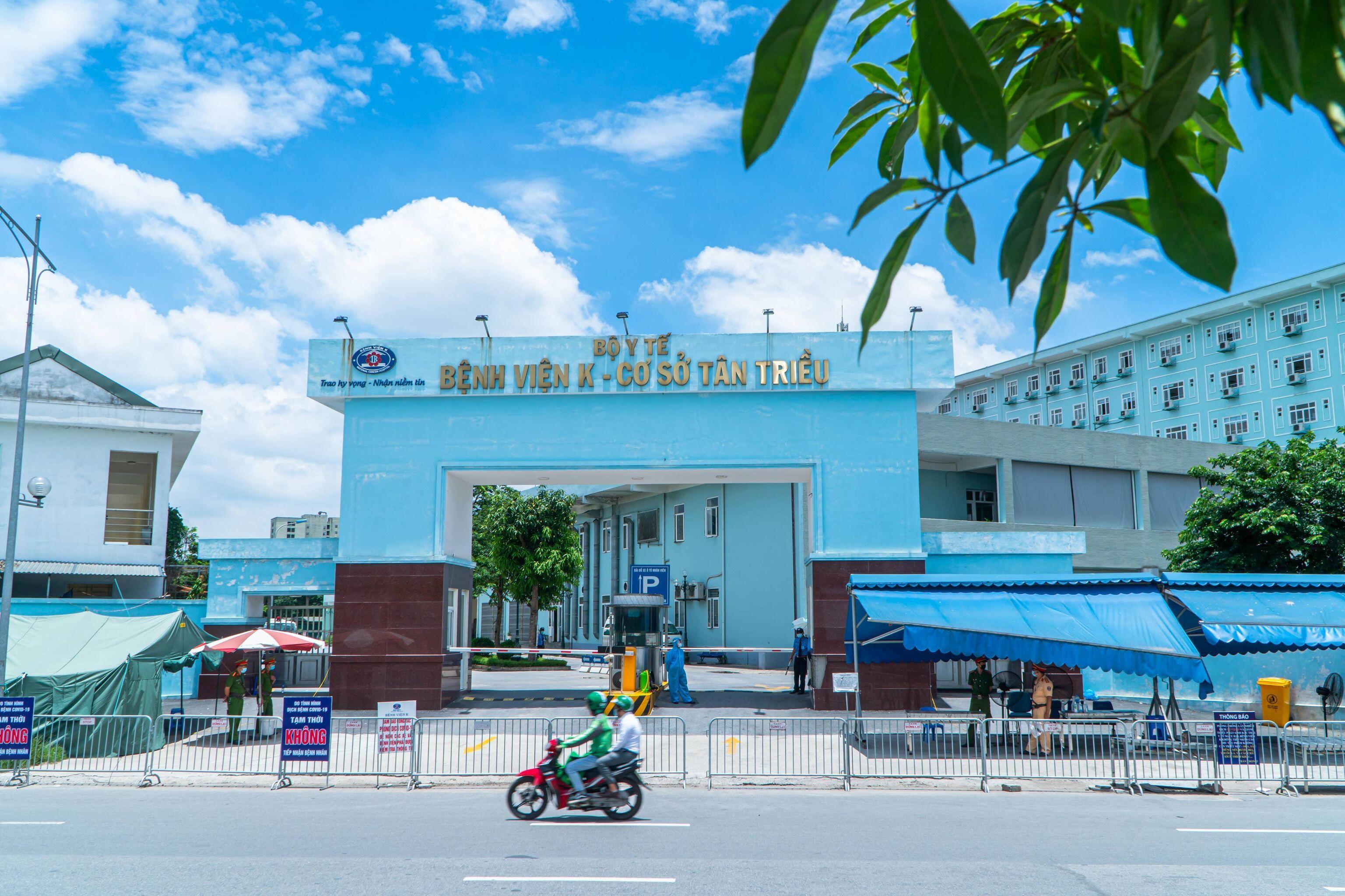 Để đảm bảo giãn cách và phục vụ công tác phòng chống dịch, hiện Bệnh viện K Tân Triều tiếp nhận hạn chế người bệnh đến khám và điều trị.