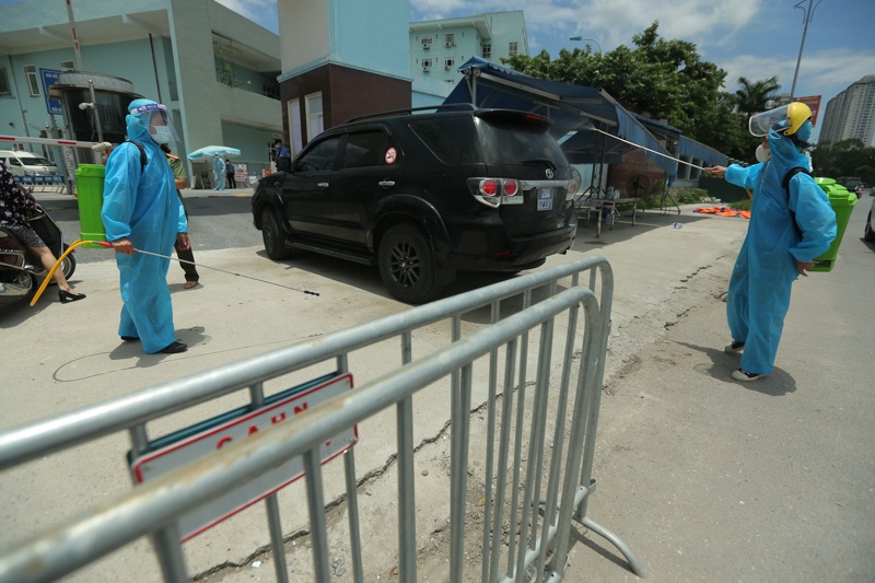 PGS.TS Lương Ngọc Khuê đề nghị, Bệnh viện K sau khi dỡ bỏ phong tỏa cơ sở Tân Triều sớm từng bước tổ chức triển khai hoạt động, đảm bảo 2 mục tiêu: Phòng chống dịch và nâng cao chất lượng công tác khám chữa bệnh, đáp ứng nhu cầu đang cấp thiết của hàng ngàn người bệnh và nhân dân.