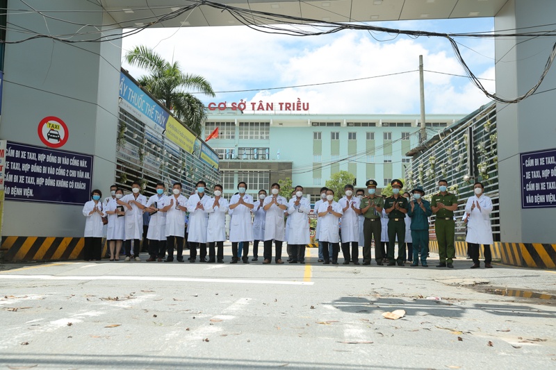 Tất cả người bệnh đến khám, điều trị đều được đăng ký qua Tổng đài tư vấn và hỗ trợ người bệnh 1900886684, hướng dẫn khai báo y tế và xác nhận lịch hẹn với bác sĩ trước khi tới bệnh viện.