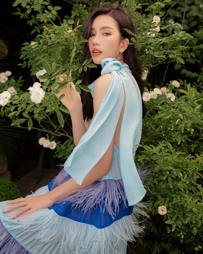 Theo Phương Anh, đây là năm đầu tiên cô đón tuổi mới tại nhà do ảnh hưởng của dịch bệnh. Trước đây, cô thường đi du lịch cùng gia đình vào khoảng thời gian này và luôn trùng với dịp sinh nhật.