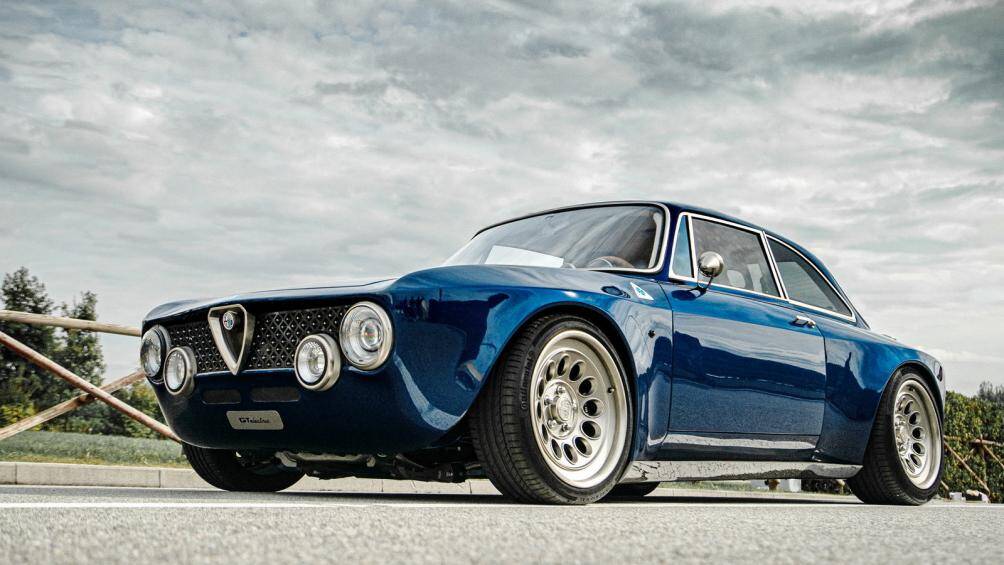 10. Totem Automobili Alfa Romeo Giulia GTA