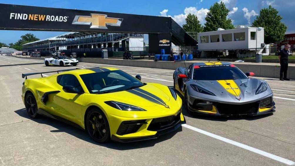 Đối với phiên bản giới hạn này, khách hàng có thể lựa chọn xe với ngoại thất màu vàng Accelerate hoặc ngoại thất của xe màu xám Hypersonic Grey