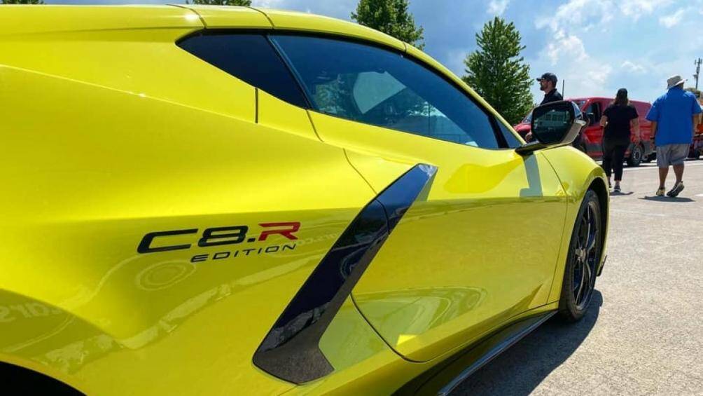 Khoang nội thất sẽ được hoàn thiện với màu vàng Strike Yellow hoặc màu xám Sky Cool Grey