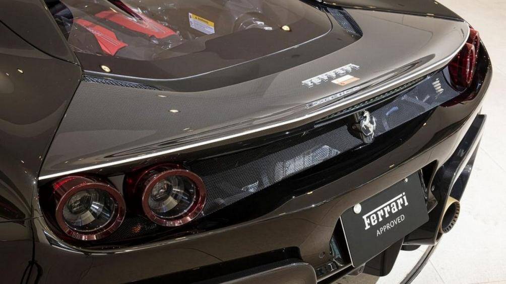Ferrari J50 được ra mắt lần đầu trong khuôn khổ lễ kỷ niệm “Ferrari hành trình 50 năm tại Nhật Bản” tại Bảo tàng Nghệ thuật Quốc gia ở Tokyo vào cuối năm 2016