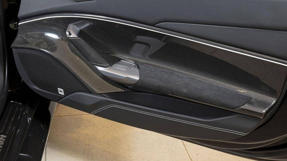 Giá bán của chiếc Ferrari J50 này không được đại lý công bố