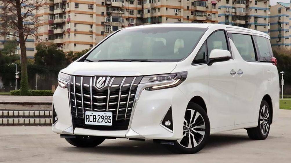 7. Toyota Alphard (doanh số: 5.947 chiếc)