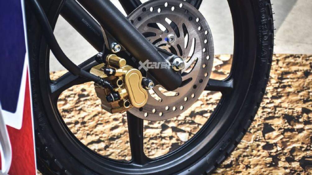 Honda Wave 110S được trang bị mâm nhôm đúc ở tất cả mọi phiên bản. Sẽ có hai sự lựa chọn là thắng đĩa phía trước và thắng đùm phía trước