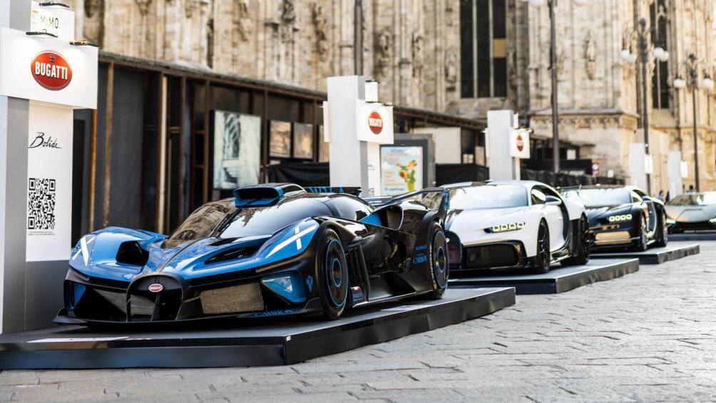 Thương hiệu Bugatti đã đem hai mẫu xe bao gồm Chiron Super Sport và Bolide tham gia buổi diễu hành đầy thú vị này