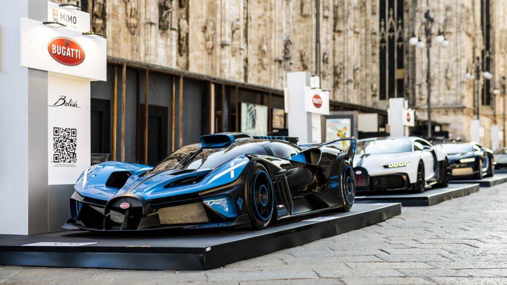 Bugatti đã đem tới loạt siêu phẩm có tổng giá trị lên tới hàng chục triệu USD bao gồm cả mẫu Concept "đến từ tương lai" Bugatti Bolide