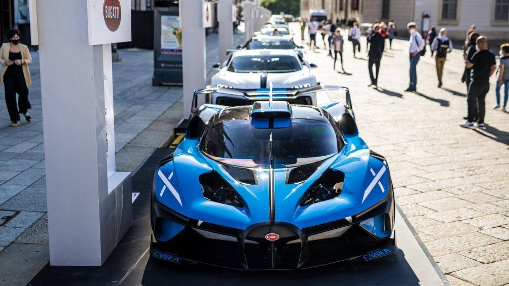 Đây cũng sẽ lần đầu tiên của Bugatti Bolide xuất hiện công khai. Chiếc xe có tổng công suất lên tới 1850 mã lực và trọng lượng tổng thể của xe chỉ 1240 kg