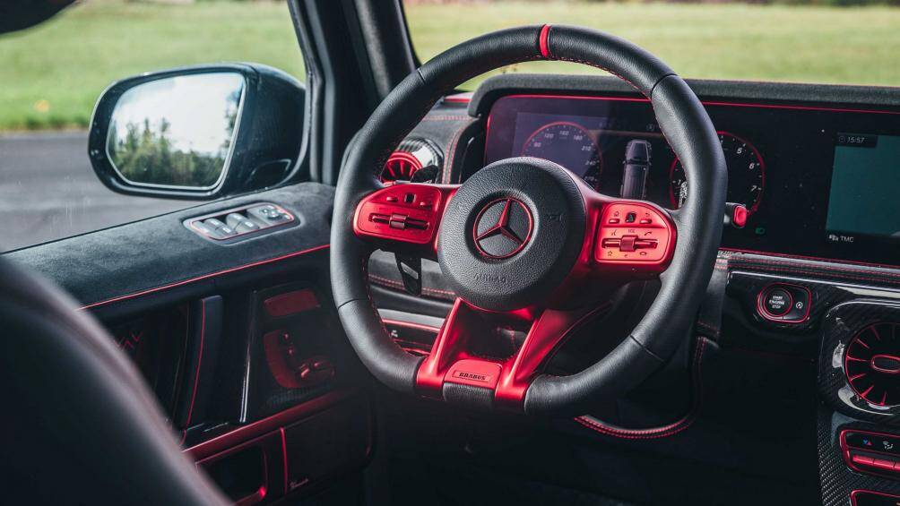 Xe còn được trang bị hệ thống xả hiệu suất cao được làm bằng thép không gỉ mới giúp điều chỉnh mức âm thanh của xe