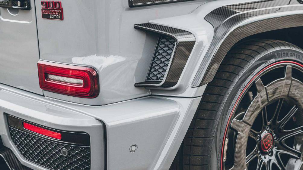 Bánh phụ đã được loại bỏ và xe được trang bị một cánh gió cỡ lớn được gắn trên nóc xe. Cản sau cũng đã được thay thế với các phần hốc gió lớn