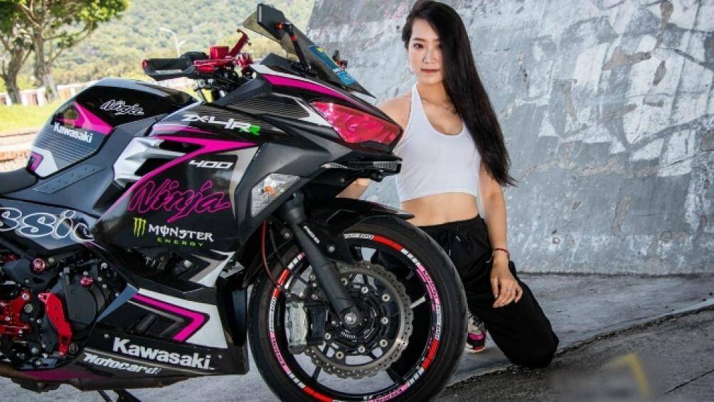 Khoe khéo eo con kiến và vòng một căng tràn