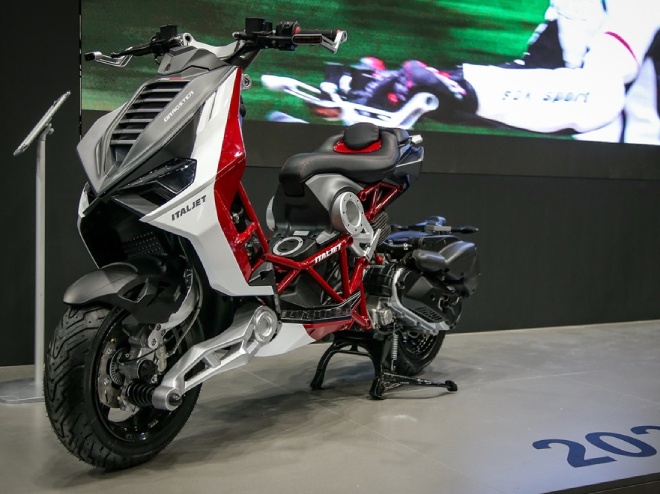 Xe có giá khởi điểm từ 137 triệu IDR (223 triệu đồng) với bản thường và 145 triệu IDR (236 triệu đồng) với bản giới hạn