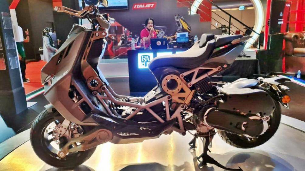 Hiện tại đã có 499 chiếc xe ga Dragster được sản xuất và giới thiệu ở 19 nước khác nhau. Trong đó có 40 chiếc được đưa tới Indonesia