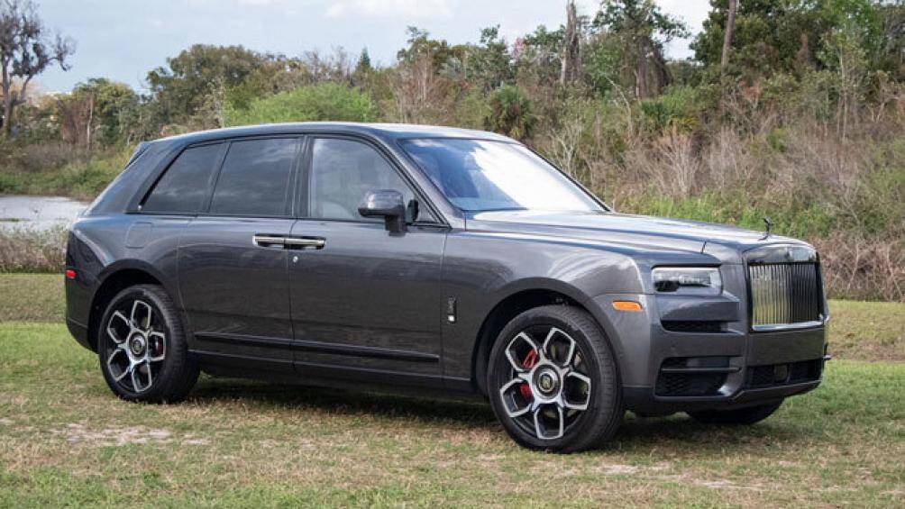 10. Rolls-Royce Cullinan 2021 (giá khởi điểm 330.000 USD)
