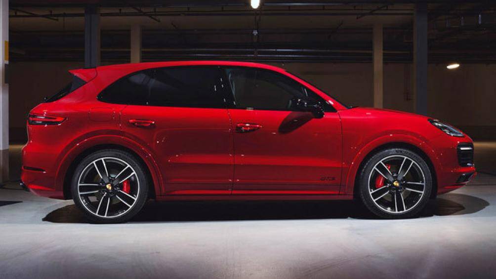 7. Porsche Cayenne 2021 (giá khởi điểm 67.500 USD)