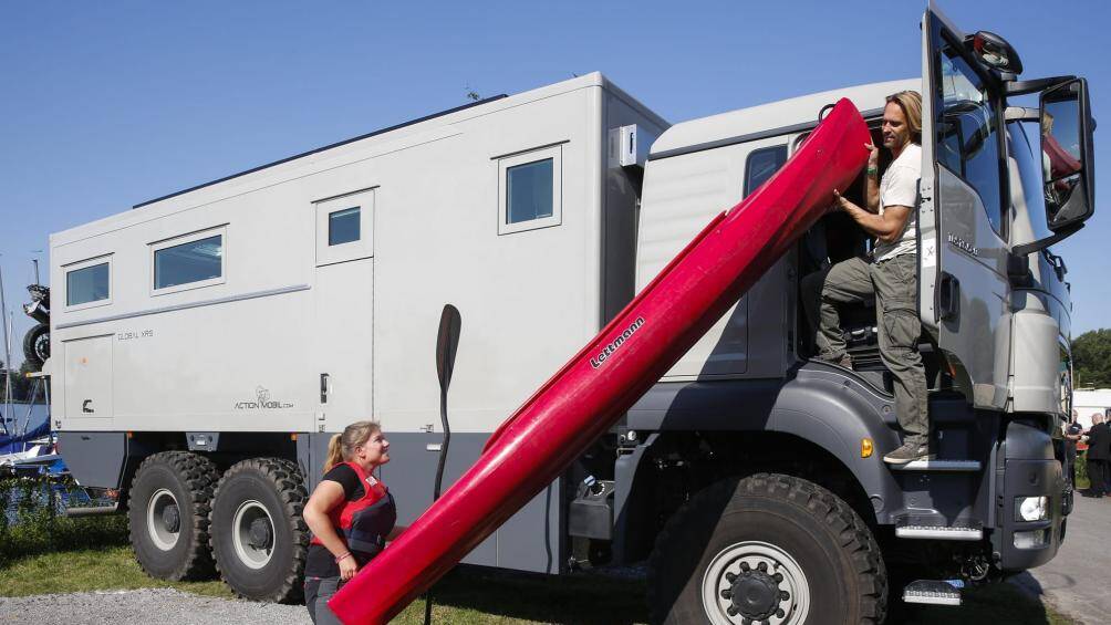 Theo nhà sản xuất, "nhà di động" quá khổ này dài 9.700 mm, rộng 2.470 mm, cao 3.790 mm và nặng đến 18 tấn