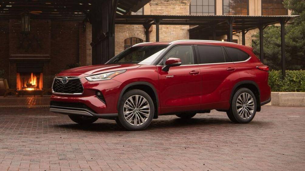 2. Toyota Highlander Hybrid 2021 (giá khởi điểm: 36.260 USD)