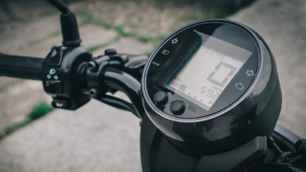 Xe được trang bị động cơ BlueCore 125cc công nghệ SMG (Smart Motor Generator) smart start system, 2 van làm mát bằng không khí