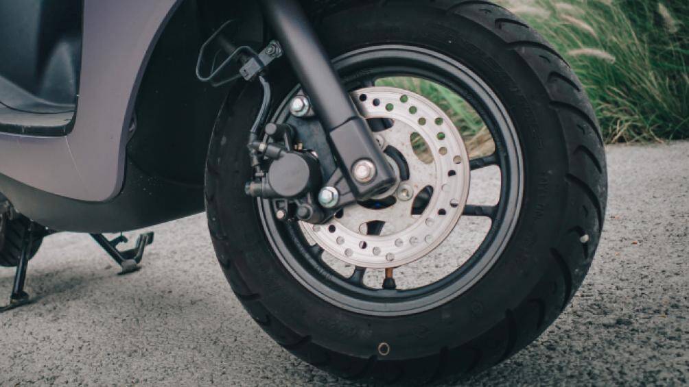 Xe có trọng lượng 94kg và chiều cao yên xe là 745mm, khá phù hợp cho những khách hàng có chiều cao khiêm tốn, nhỏ nhắn