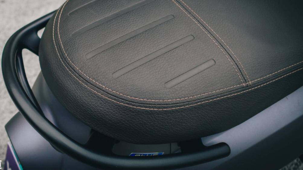 Về tổng quan, Vinoora vẫn mang phong cách truyền thống của nhà Yamaha nhưng có thêm sự sáng tạo với xu hướng "NEWTRO"