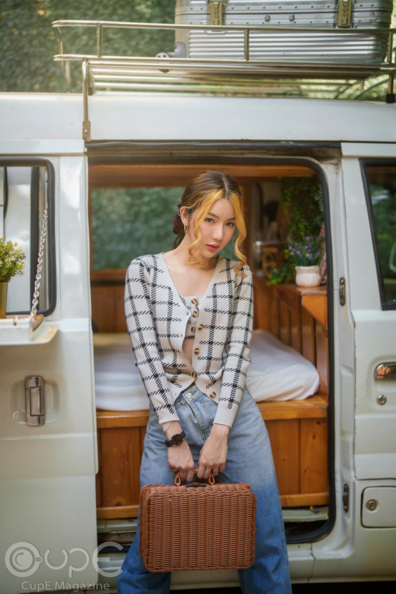 "Căn nhà di động" này sẽ giúp cô nàng người mẫu xinh đẹp thoải mái di chuyển đến nơi mà mình yêu thích, nghỉ ngơi trong sự tiện nghi và ấm cúng