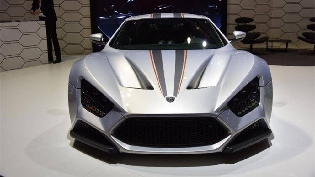 Xuất hiện lần đầu vào năm 2009 và được sản xuất thương mại vào năm 2014, Zenvo ST1 có thiết kế độc đáo với mặt trước hầm hố