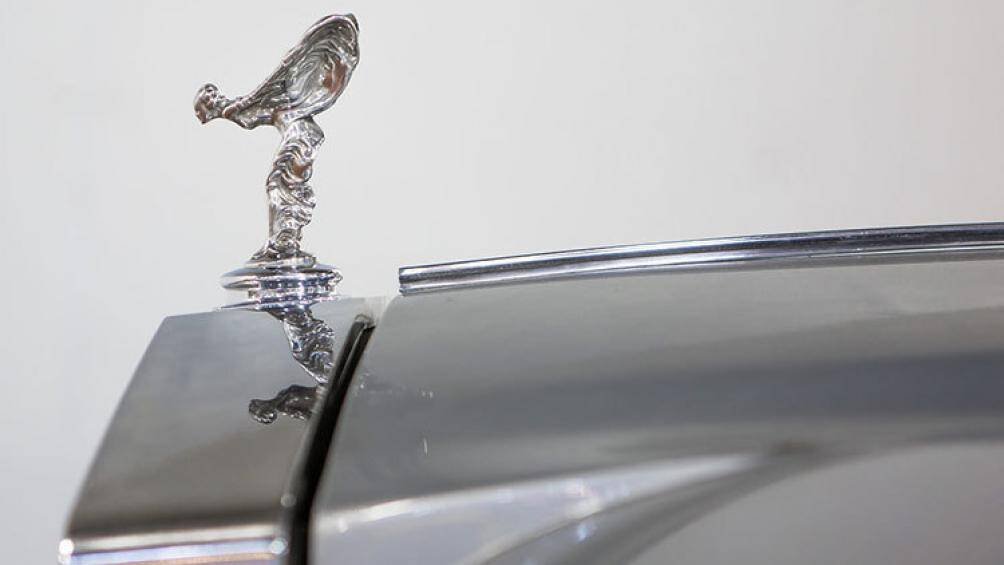 Chiếc Ford Country Squire 1971 với phần đầu của Rolls-Royce Silver Shadow cổ điển, bao gồm cả biểu tượng "Spirit of Ecstasy"