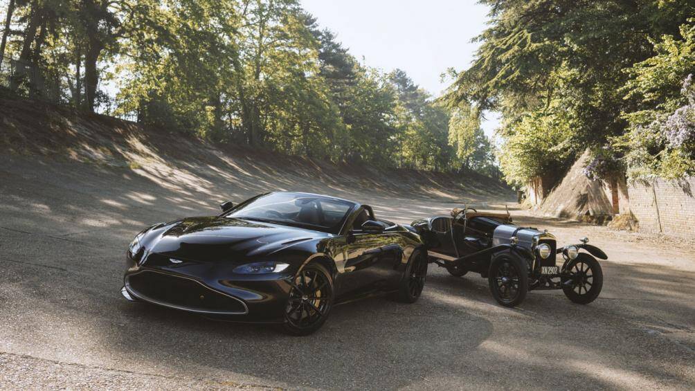 Aston Martin vừa ra mắt bản đặc biệt dành cho mẫu xe thể thao mui trần Vantage Roadster dựa trên nền tảng của mẫu xe A3 - chiếc xe có tuổi đời "già" nhất của thương hiệu này