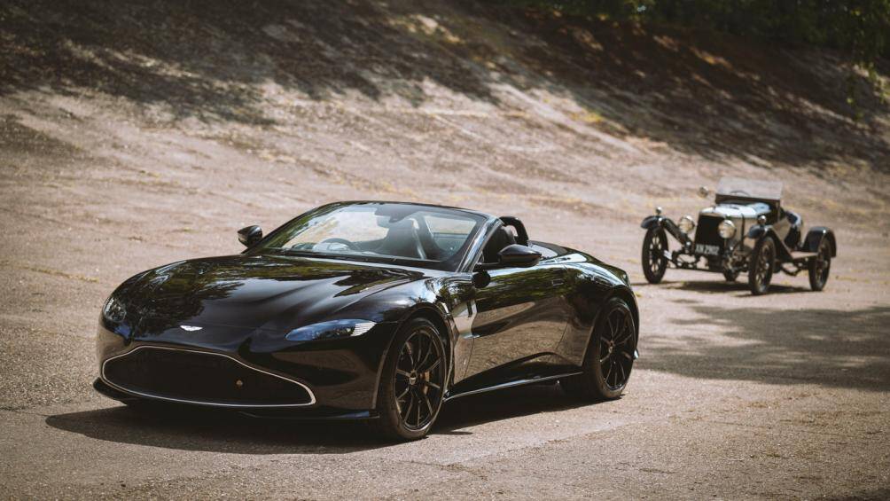 Aston Martin trang bị cho Vantage Roadster động cơ V8 tăng áp kép, dung tích 4.0 lít, có thể sản sinh công suất cực đại 503 mã lực