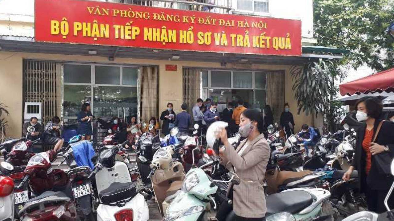 Văn phòng Đăng ký đất đai Hà Nội cấp hàng chục sổ đỏ sai quy định