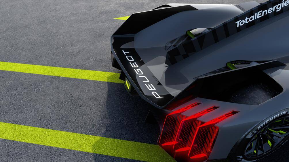 Chiếc xe sở hữu những đường khoét lớn phía trên hốc bánh xe, từ đó có thể giúp giảm áp suất không khí bên trong khi vực này