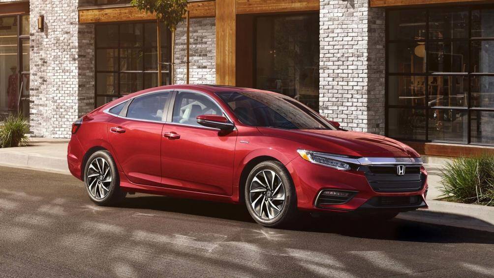 2. Honda Insight 2021 (giá khởi điểm: 22.930 USD, điểm an toàn: 10/10)