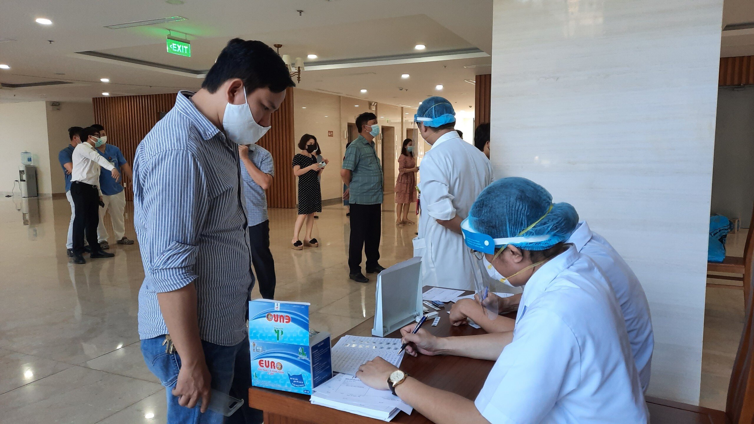 Trước diễn biến phức tạp của dịch Covid-19, Văn phòng Quốc hội sẽ tổ chức xét nghiệm Covid-19 hai lần đối với những người tham gia kỳ họp lần này. Sau lần này thì sẽ tiếp tục xét nghiệm lần thứ 2 vào ngày 18/7.