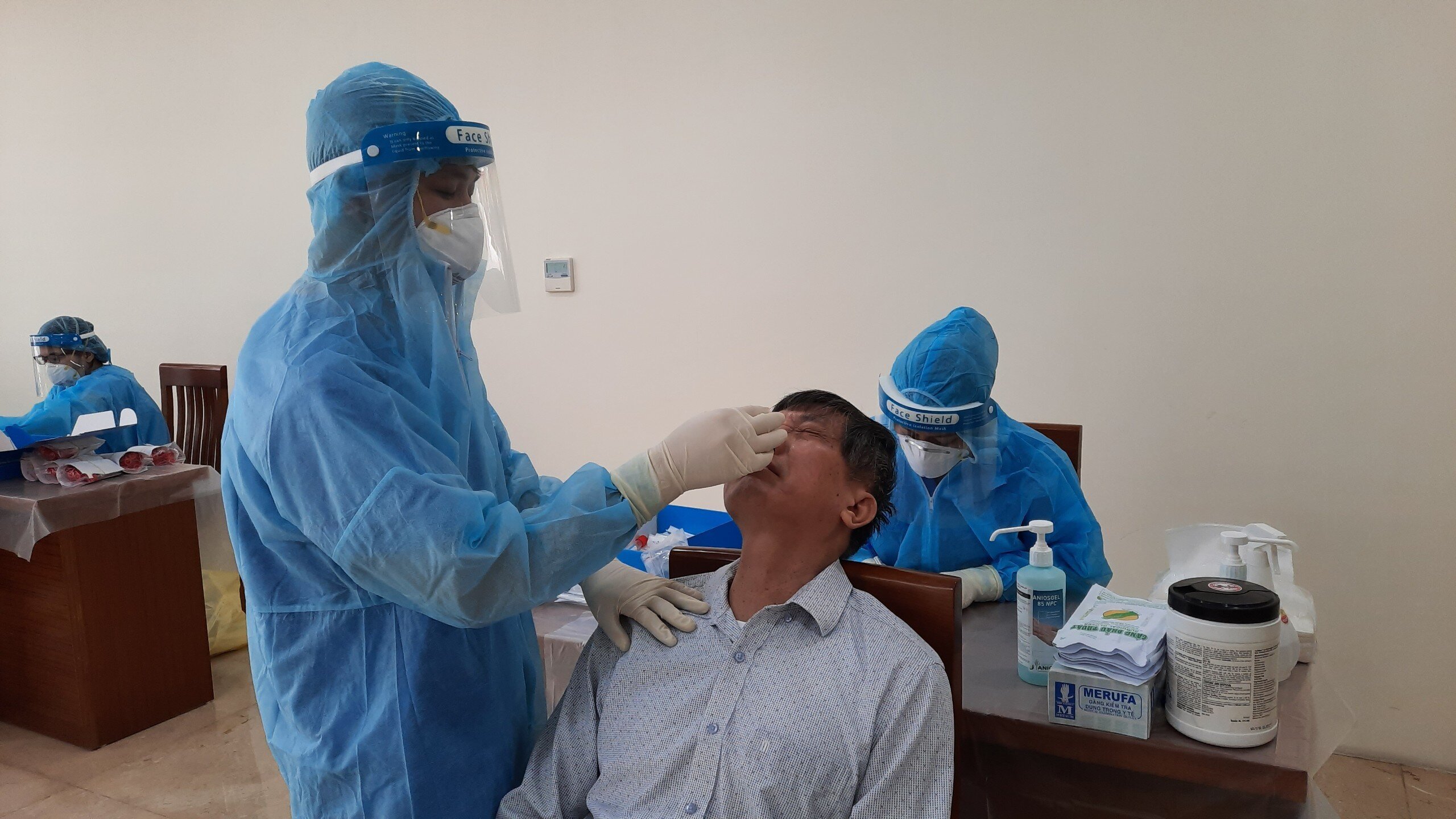 Phương pháp xét nghiệm được thực hiện cho những người người tham gia kỳ họp thứ nhất Quốc hội khóa XV là lấy dịch tỵ hầu