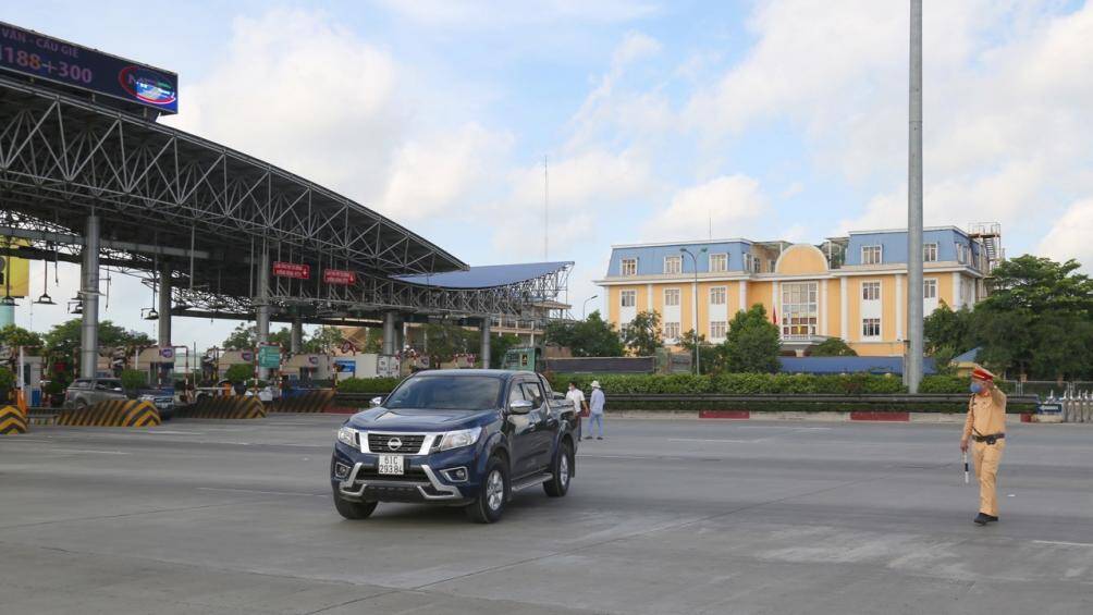 Theo chỉ đạo của Chính phủ và Bộ Y tế, hiện có 14 tỉnh đang có dịch thì Hà Nội đã ban hành công điện, thiết lập 22 chốt để kiểm soát dịch Covid-19 ở cửa ngõ ra vào thành phố.