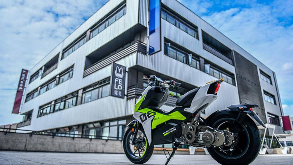 Về ngoại hình, Felo FW06 là mẫu xe máy điện có thiết kế đẹp mắt như những chiếc xe tay ga thể thao đậm chất đến từ Châu Âu