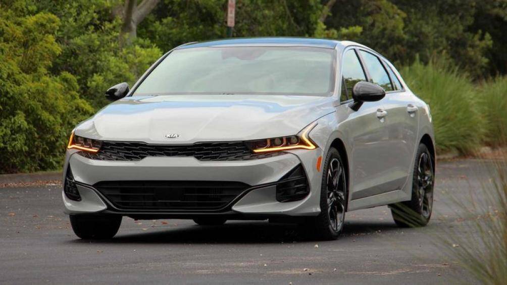 6. Kia K5 (doanh số: 36.345 chiếc)