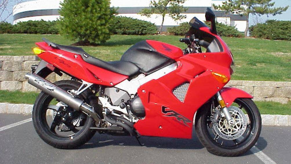 3. Honda VFR800R