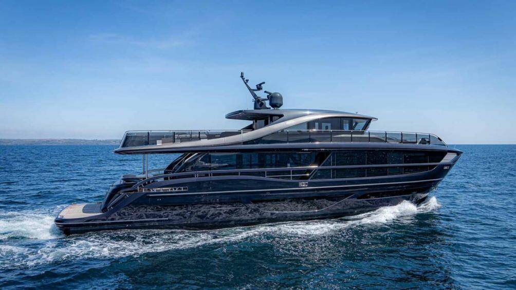 "Chiến hạm đại dương" X95 được chế tạo bởi nhà sản xuất du thuyền nổi tiếng Anh Princess Yachts với số lượng giới hạn 10 chiếc trên thế giới