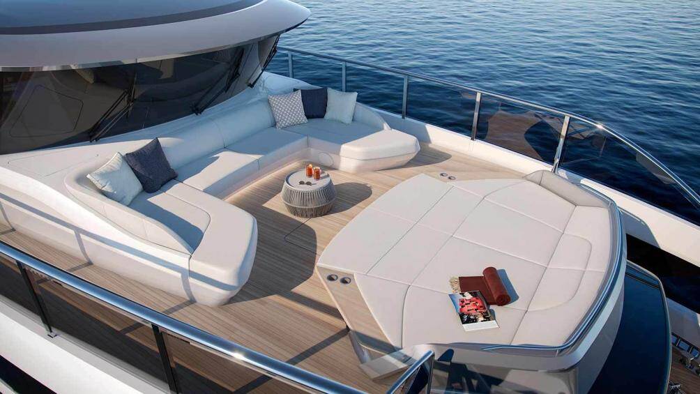 Nội thất X95 vô cùng đặc biệt với buồng lái trên boong chính đã được loại bỏ, kèm với đó là khoang lái trên tầng thượng trở thành trạm điều khiển trung tâm