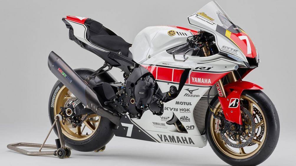 Yamaha R1 2021 WGP 60th Anniversary được khoác lên mình dàn áo đậm chất đường đua Livery cùng tông màu chủ đạo là màu đỏ trên nền trắng