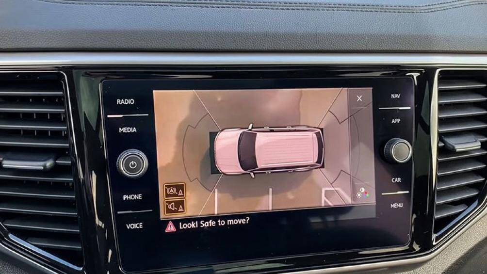 Thứ hai là động cơ xăng V6, dung tích 3.6L, tạo ra công suất tối đa 276 mã lực và mô-men xoắn cực đại 360 Nm