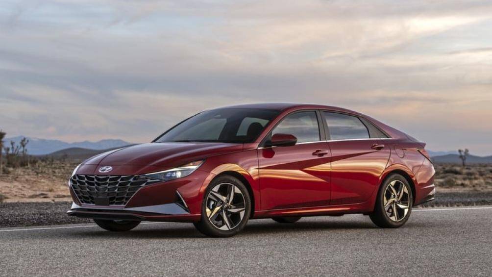 1. Hyundai Elantra 2021 (giá khởi điểm: 20.655 USD)