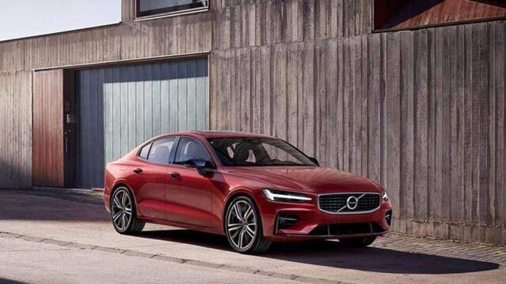 6. Volvo S60 2021 (giá khởi điểm: 39.995 USD)