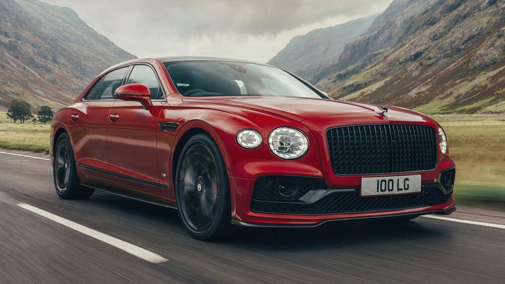 6. Bentley Flying Spur 2021 (giá khởi điểm: 198.725 USD)