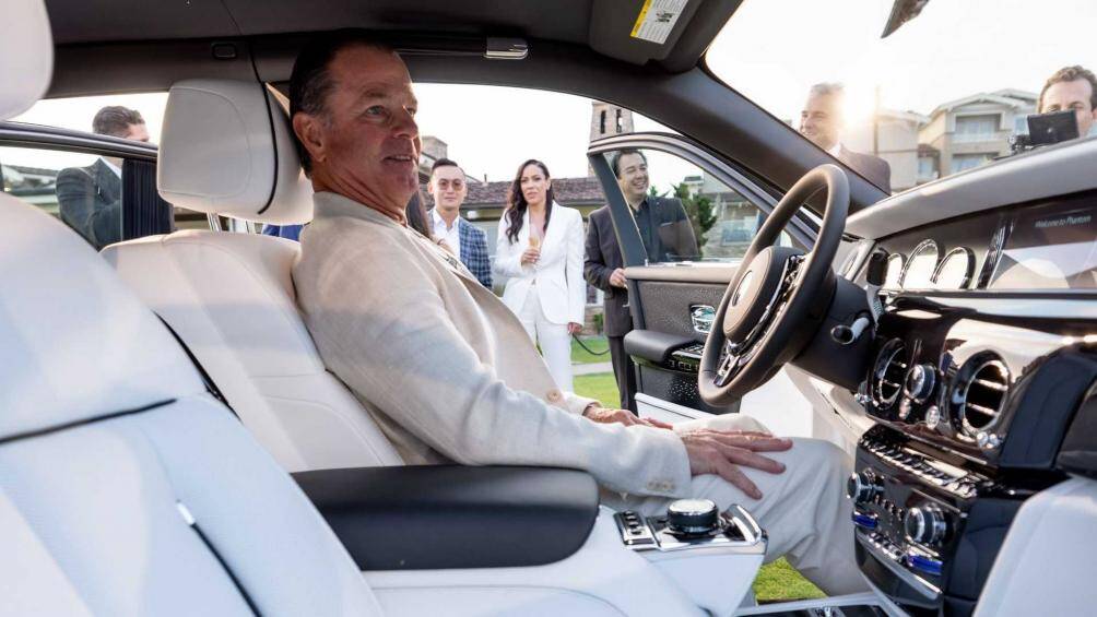 Mâm xe bằng sợi carbon của Dawn Bkack Badge được tạo thành từ 22 lớp carbon xếp chồng lên nhau để tạo vẻ bí ẩn cho xe